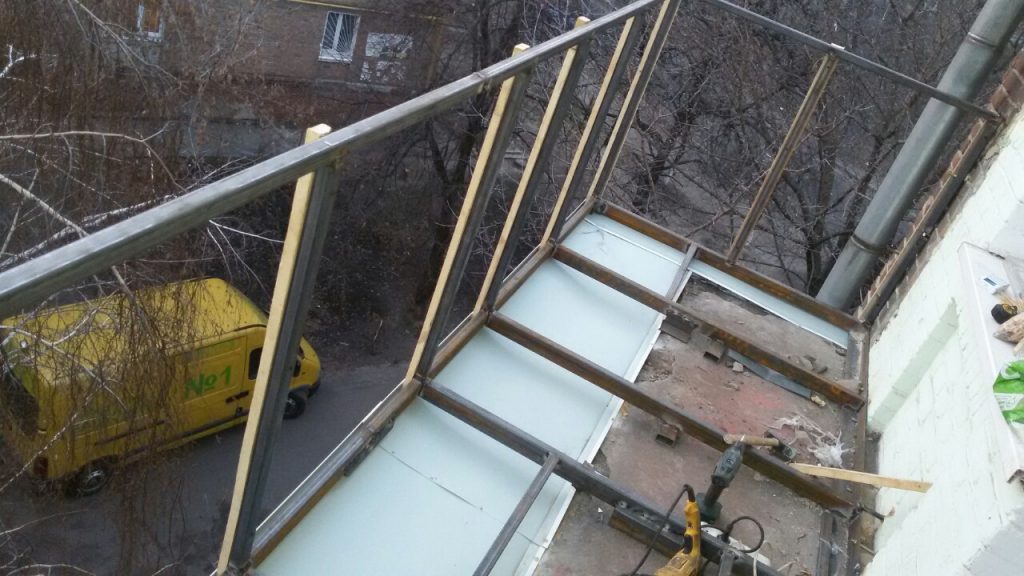Вынос балкона киев, заказать балкон с выносом, вынос балкона.